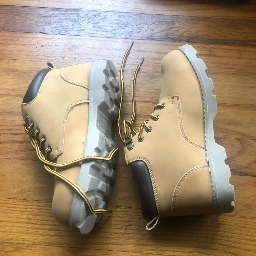 Boys Boots like New worn one time inside the house Size2/3